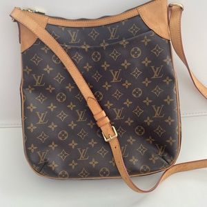 Louis Vuitton cross body bag